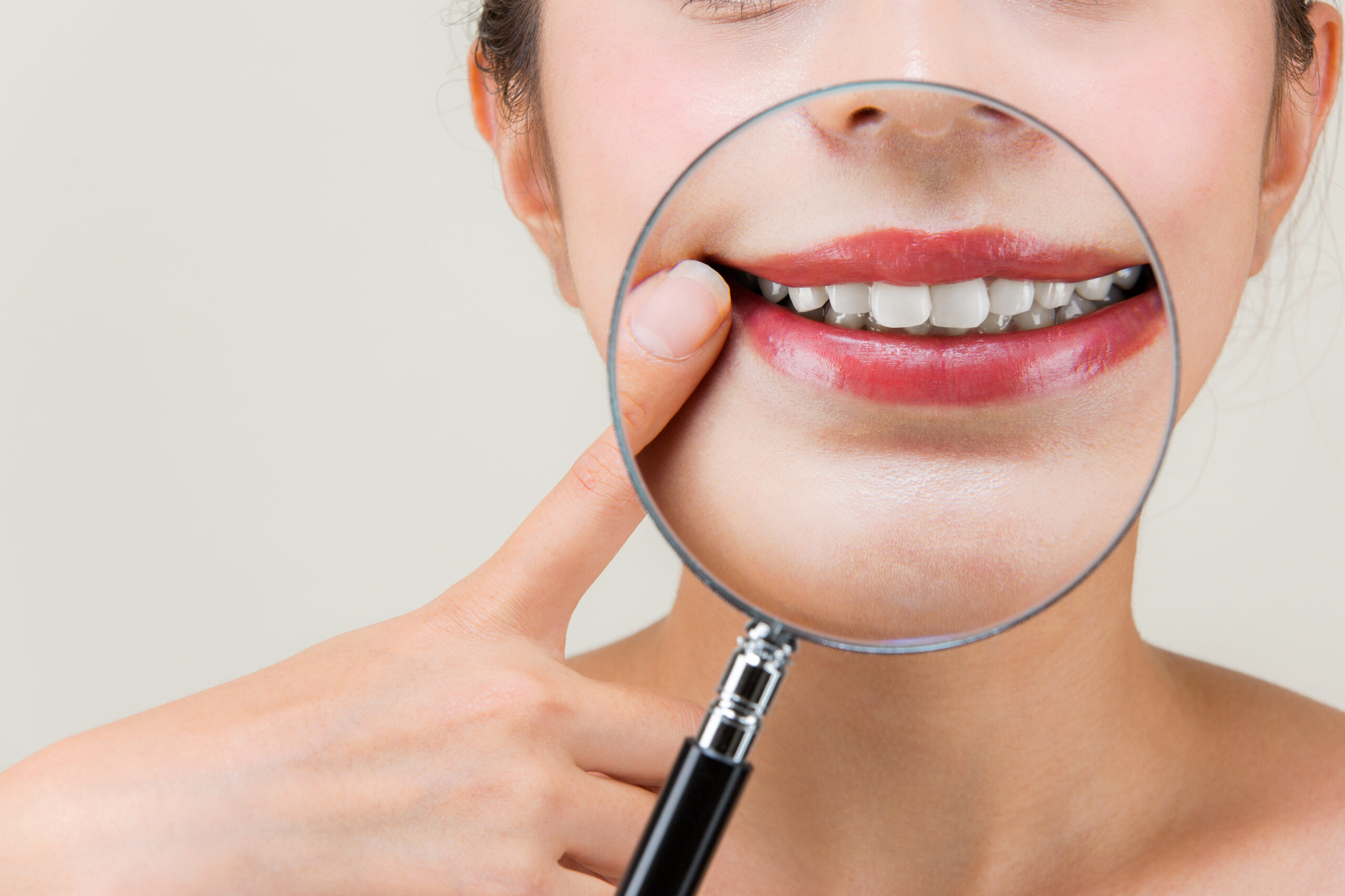 交叉咬合（クロスバイト）は矯正でなおる？原因・年齢別の治療法・保険適用の例を徹底解説