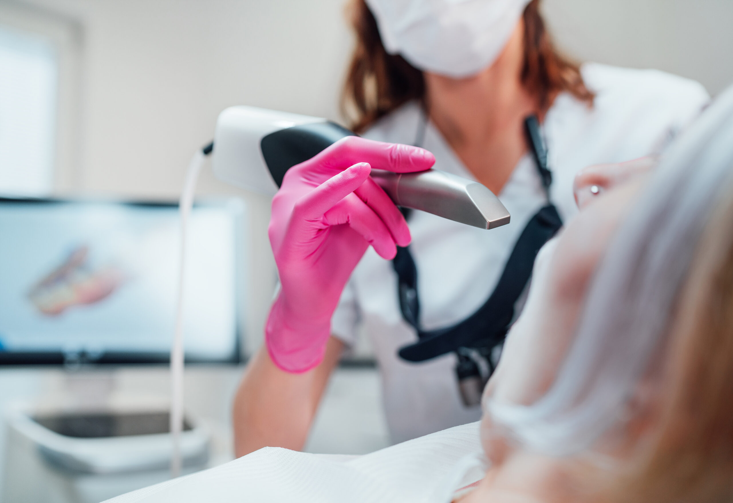 矯正治療でCT検査は必要？通常のレントゲン検査との違いや、メリット・デメリットについても徹底解説